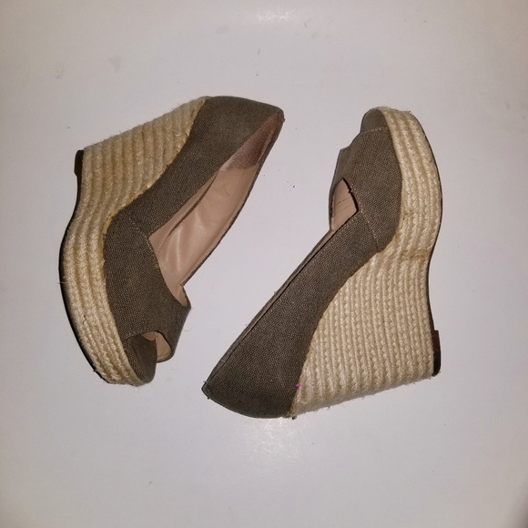 Vince Camuto VP-Taylor Canvas Peep Toe Wedge - Picture 3 of 7